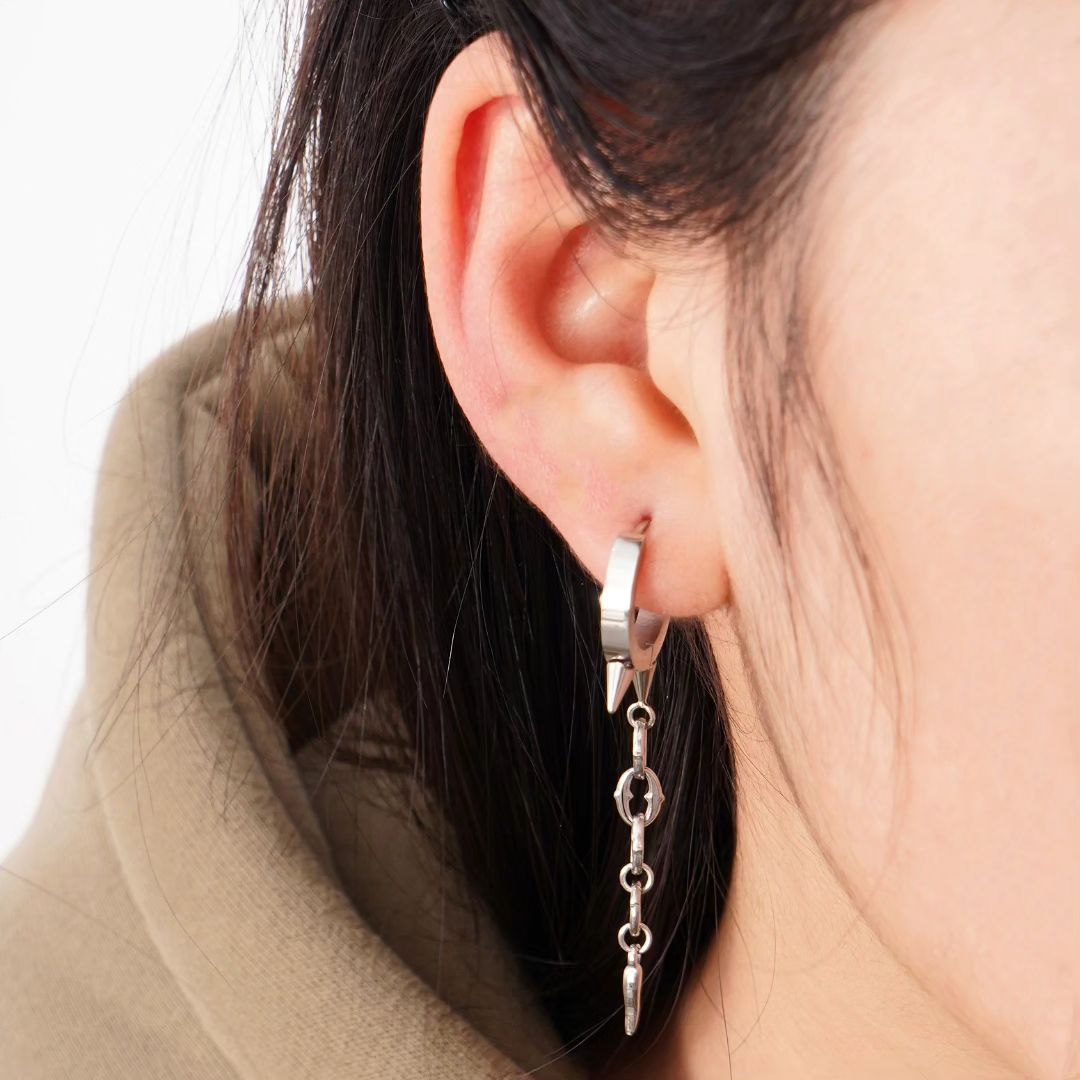 Ateez Bouncy asymmetrical earrings