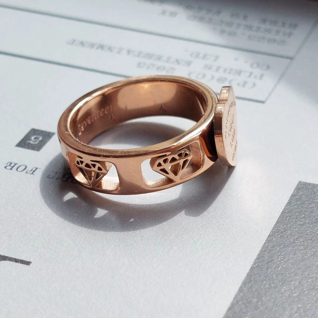 Seventeen Carat Land rings