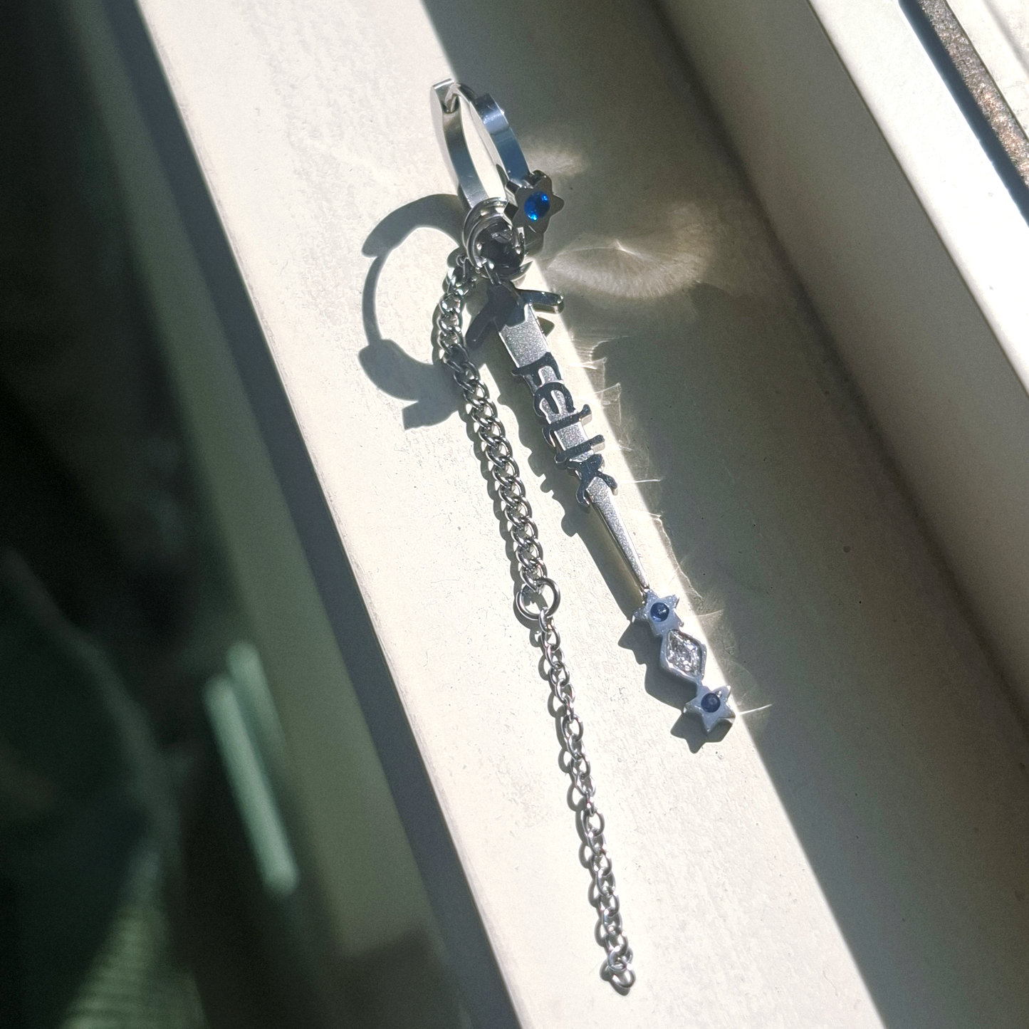 Felix single hoop earring